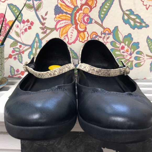Fitflop Mary Janes! Cute and comfy. - Picture 3 of 7
